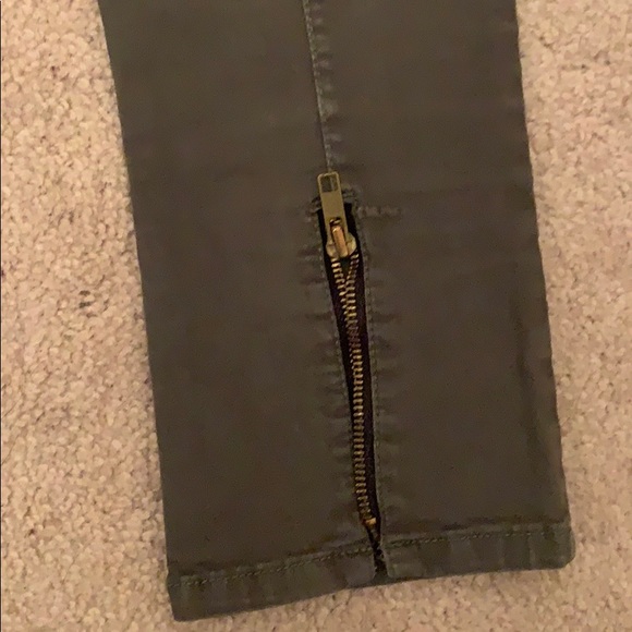 Cute Guess capris! - Picture 8 of 8